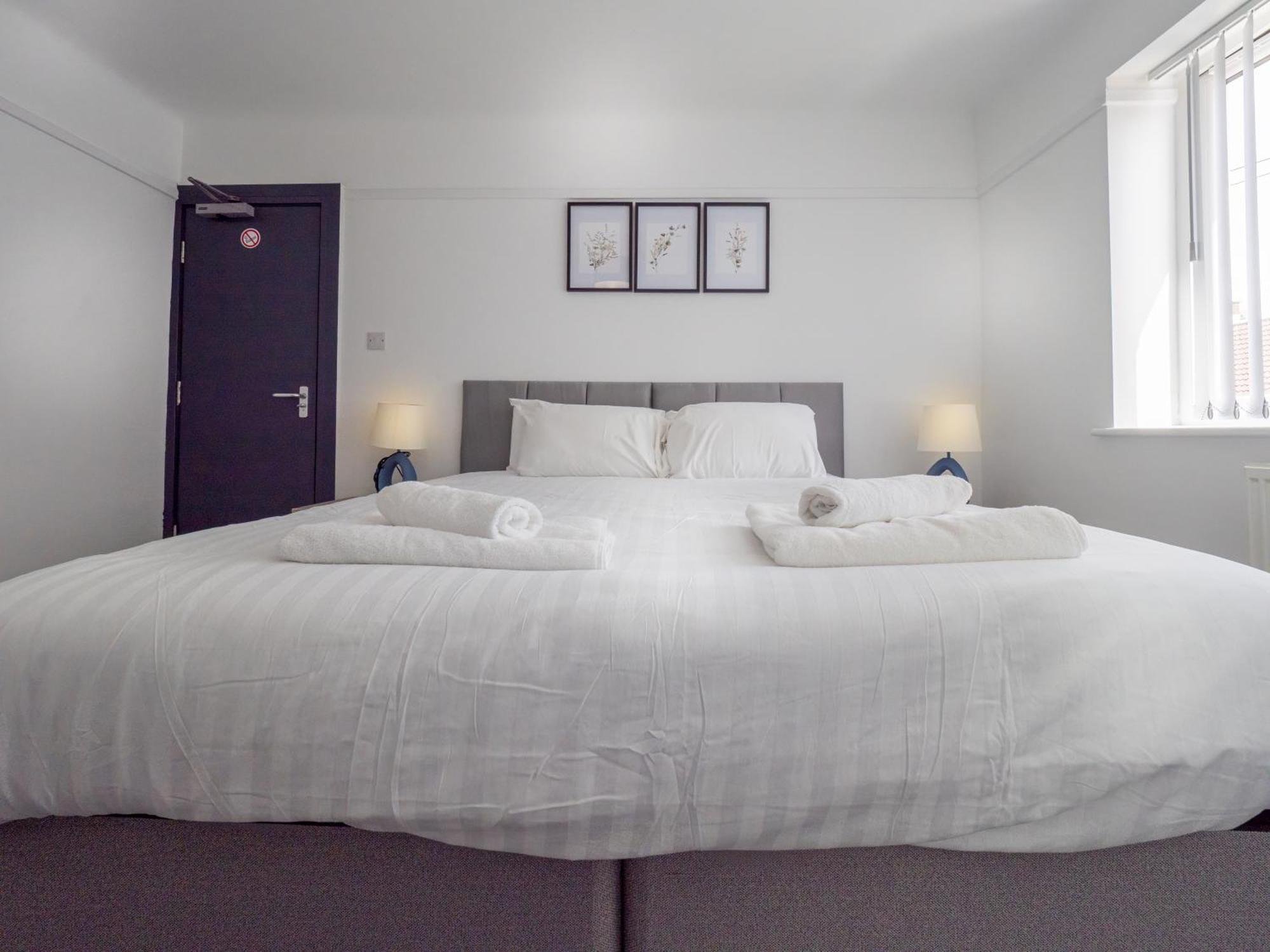 3Br Haven Retreat In Wallasey With Free Street Parking Buitenkant foto